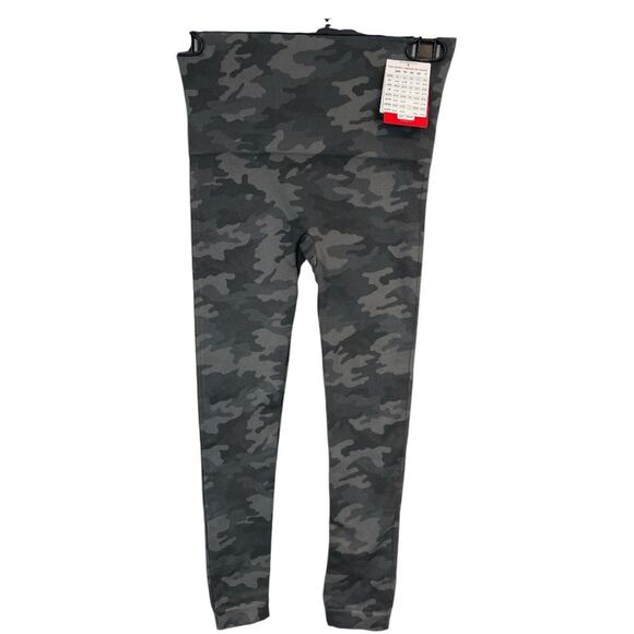 Spanx Look at Me Now Seamless Cropped Camo Leggings NWT - Picture 5 of 12